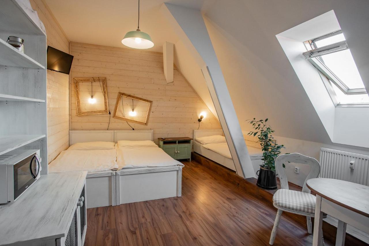 Penzion statek Bernard Královské Poříčí Exterior foto