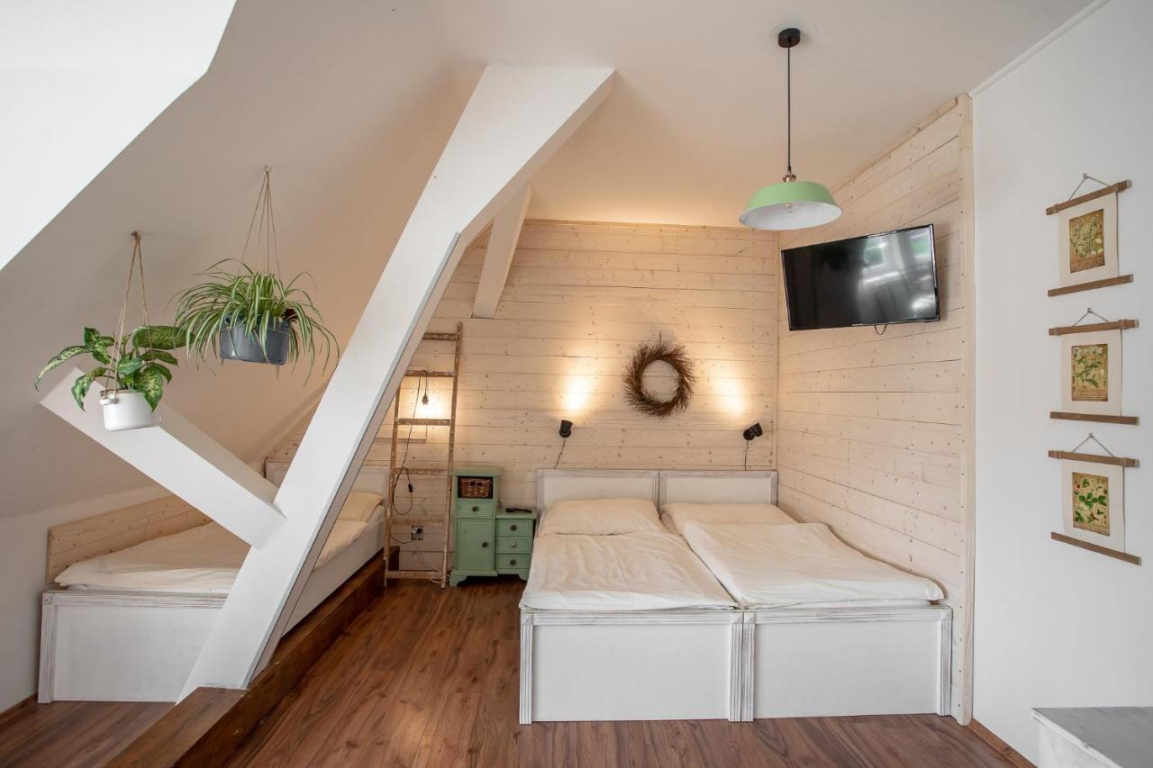 Penzion statek Bernard Královské Poříčí Exterior foto